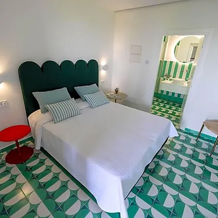 Boutique Ideal Hotel 4*